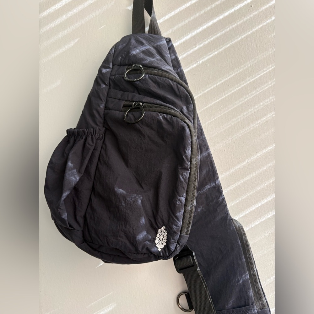 Black Sling Crossbody Bag with Ring Zippers - FREE PEOPLE - Picture 4 of 15
